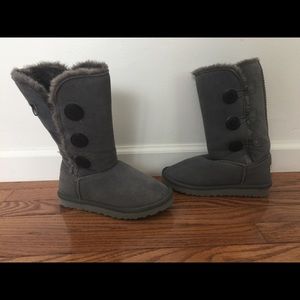 Gray Ugg boots.